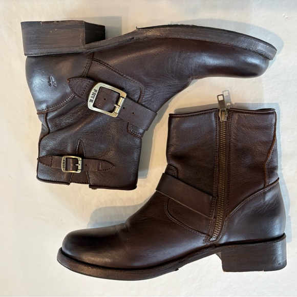 Frye Women’s 9.5Dark Chocolate Brown Leather “Vicky” Short Engineer Moto Boots - Picture 2 of 11